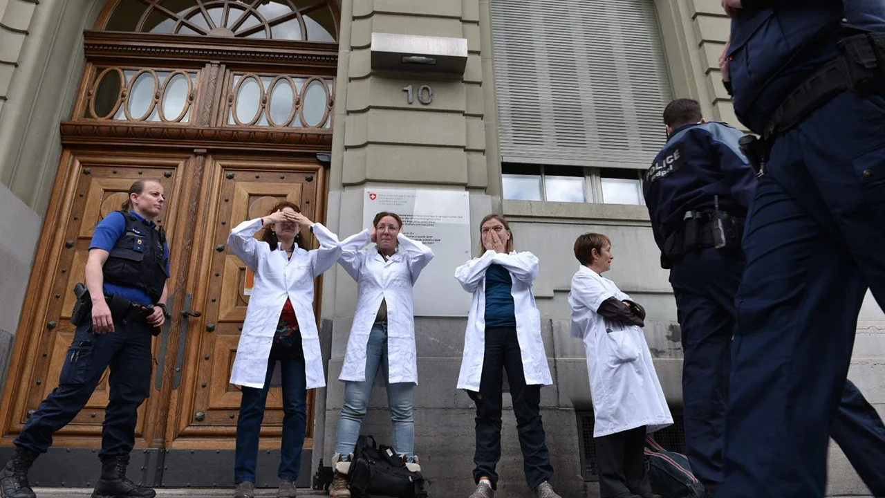 1.5_Bern, Switzerland 6.4.2022(2) copy