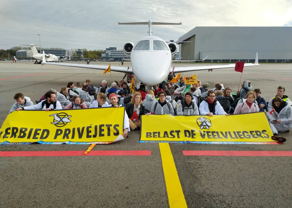 Make Them Pay jet Schiphol